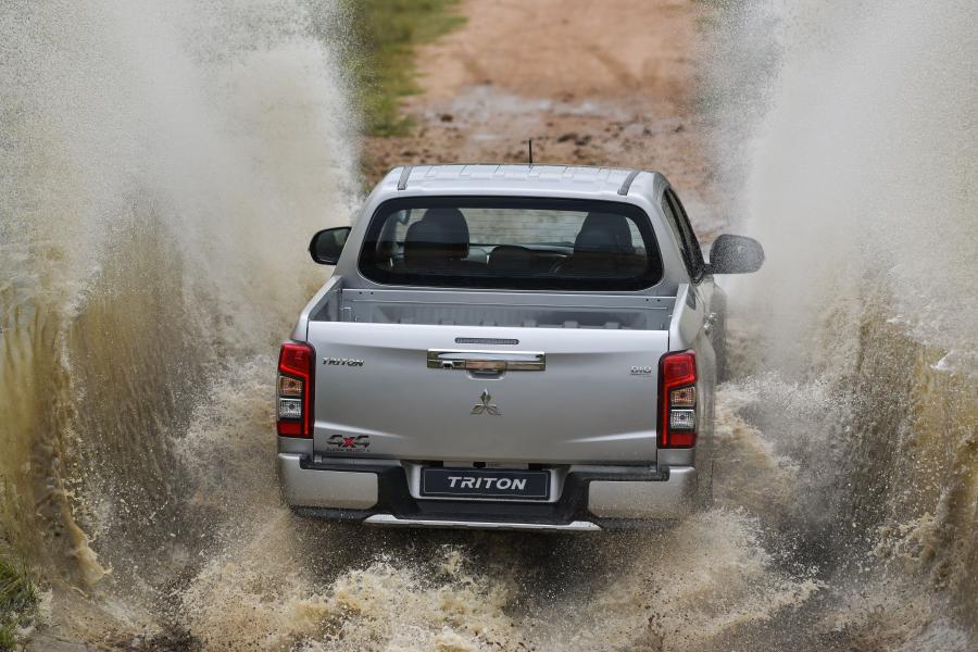  Mitsubishi Triton Double Cab 2019 года  (ZA) (фото 8 из 40)